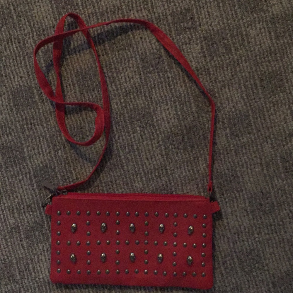 Red clutch with skulls.